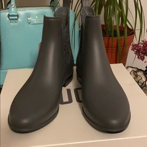 NWT Cougar rain boot